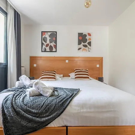 Apartment Khara - Paris 20mn, Lit King Size, Terrasse, Free Parking *
